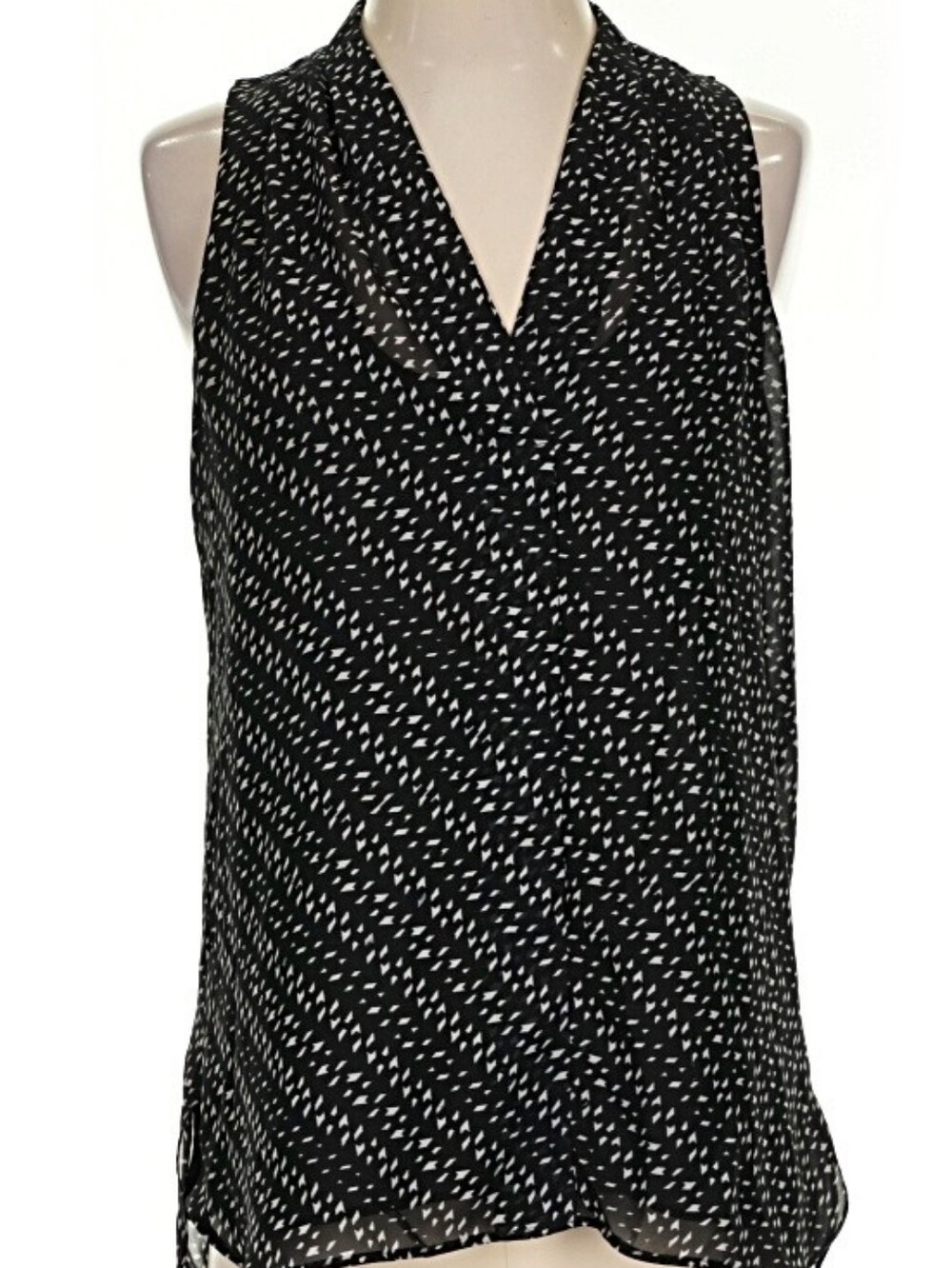 Vince Camuto Black & White V-Neck Sleeveless Printed Bloise